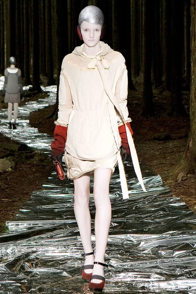 Look 10